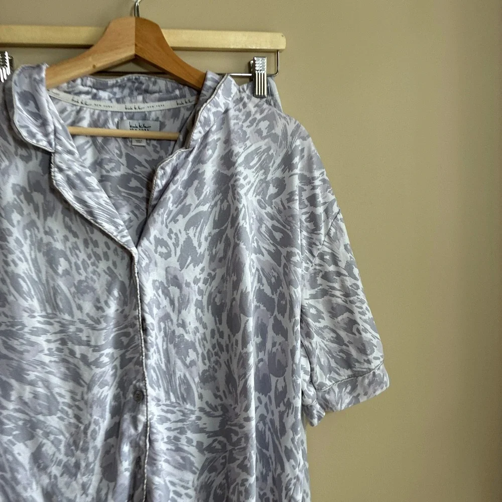 Nicole Miller Pajama Set M Gray White Womens Abstract Animal Print Stretch